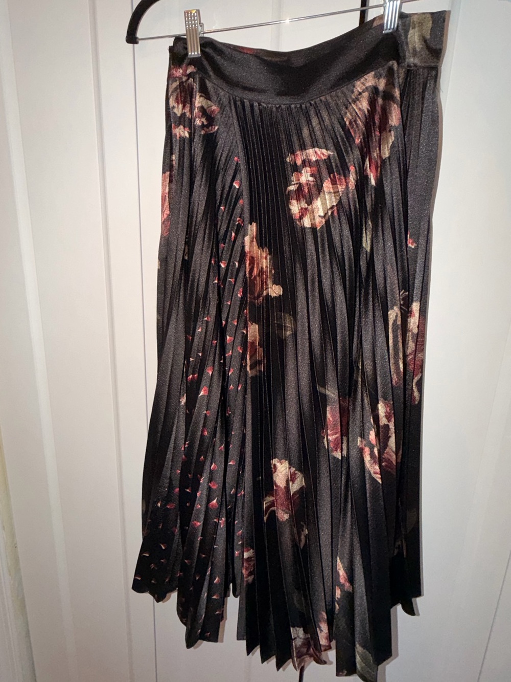 Vince Pleated Floral Midi Skirt in Black with Burgundy and Cream Accents